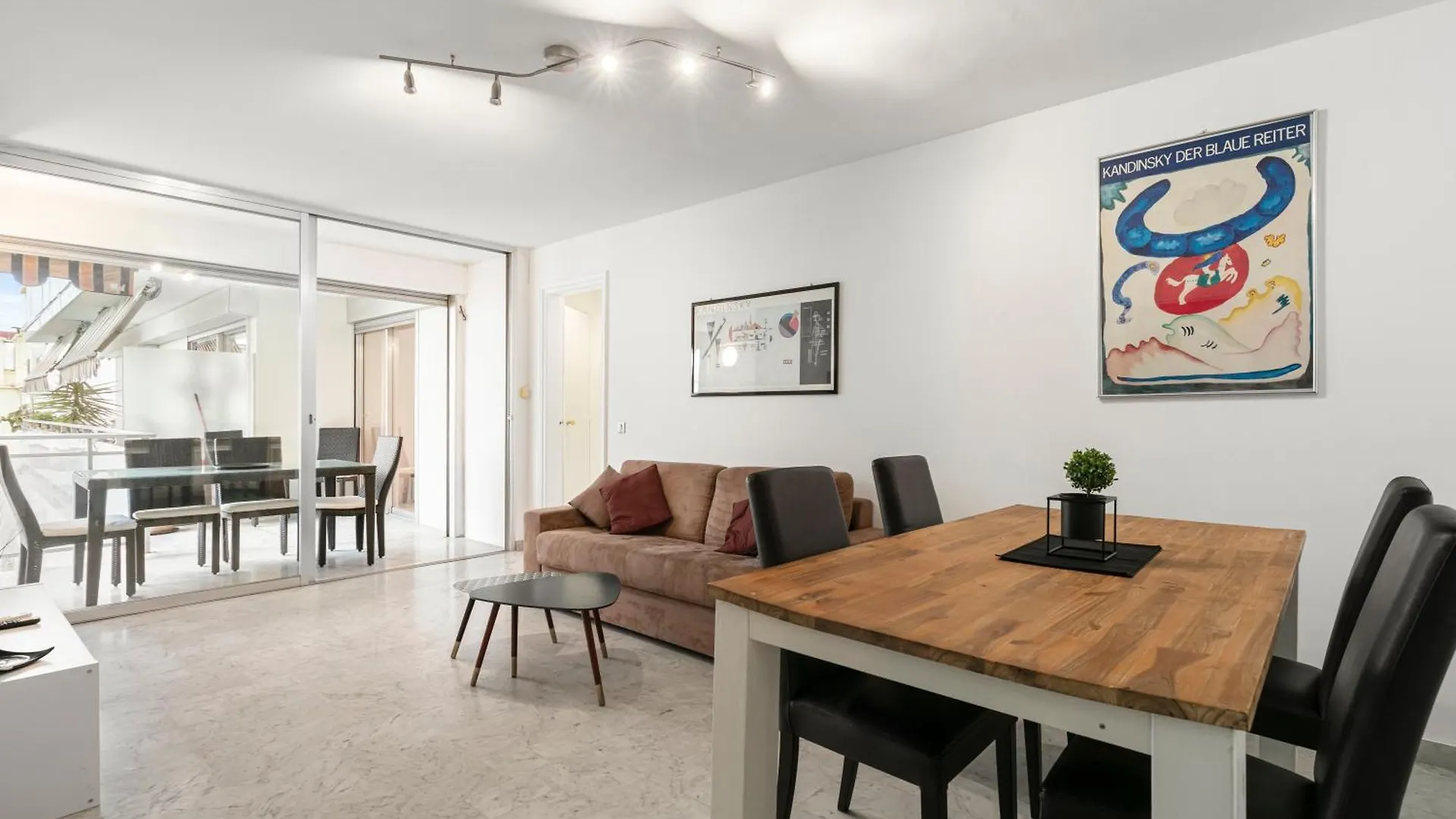 Suite Prestige Fshh Nizza 0*,
